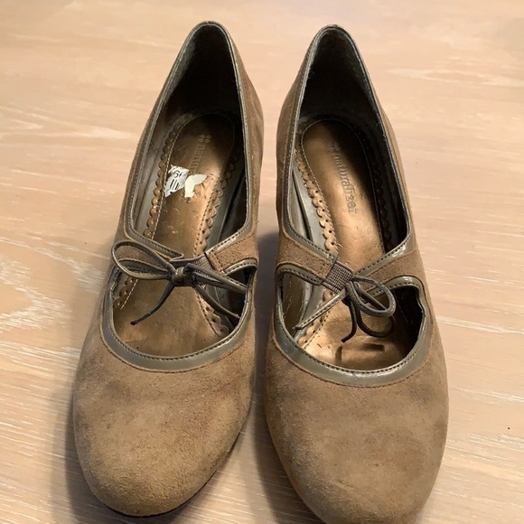 Naturalizer suede feel heels good condition 6.5 - Picture 1 of 8